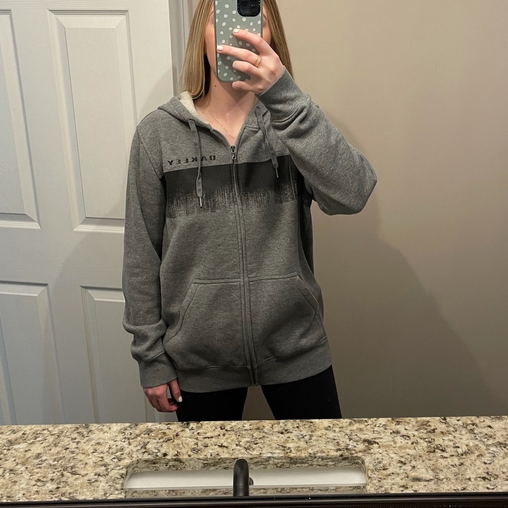 NEVER WORN Oakley zip up hoodie